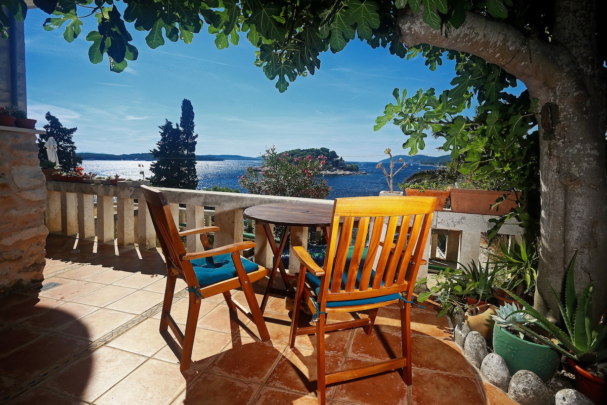 Beachside Bungalow Studio - HVAR