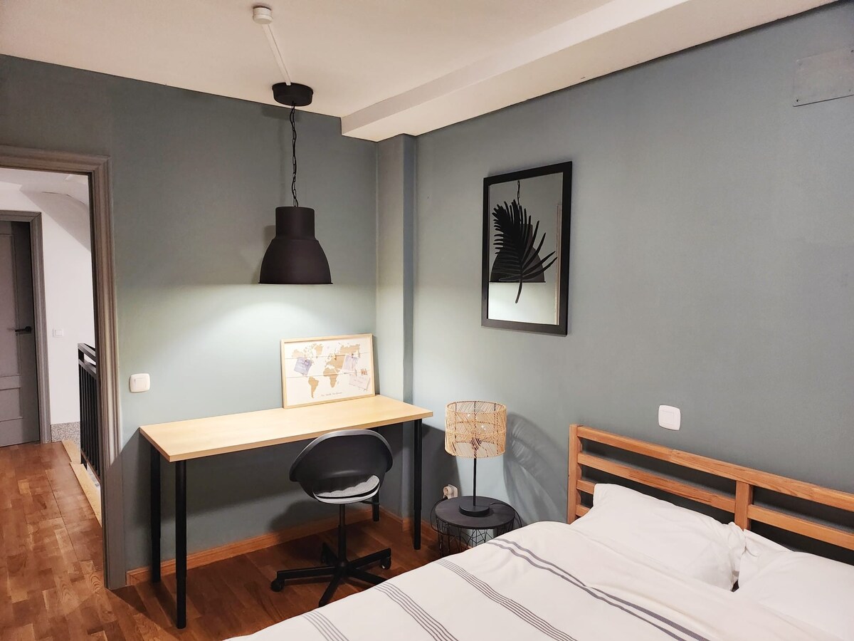 Slaapkamer met eigen badkamer op 30 min van Madrid