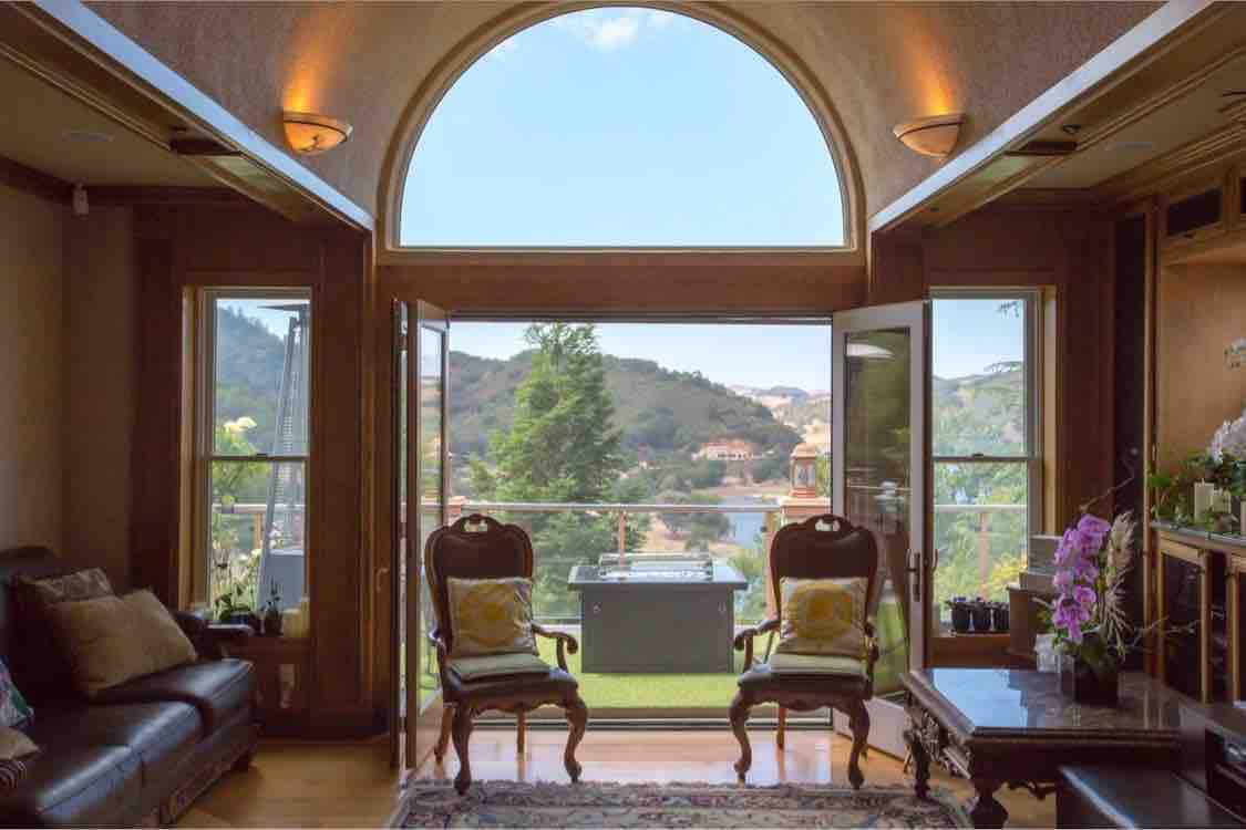Idyllic luxury Lakeview Villa near Silicon Valley