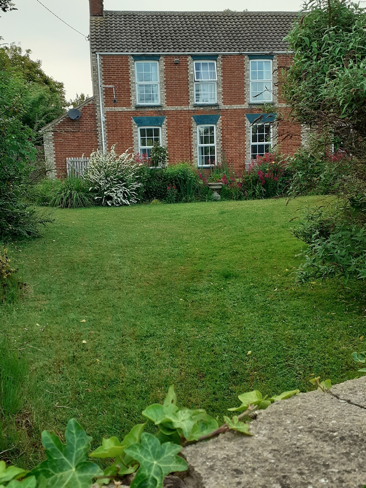 LAWN HOUSE FELTWELL. DOUBLE ROOM Bed NO Breakfast