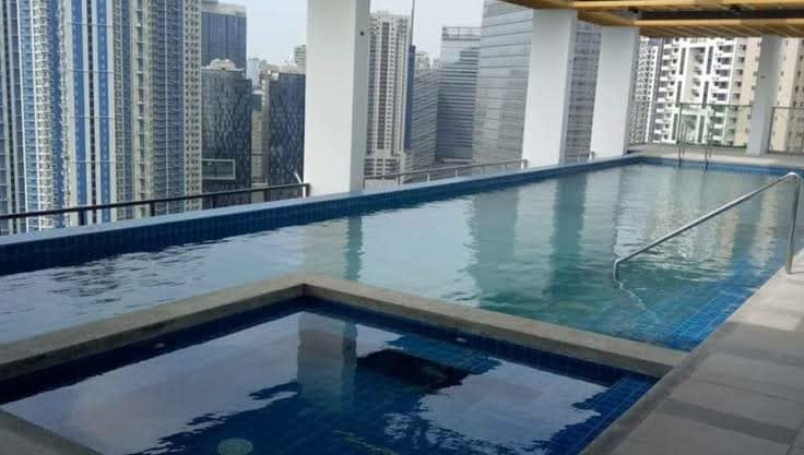 A2J Luxury Balcony BGC Suite Near SM AURA Taguig