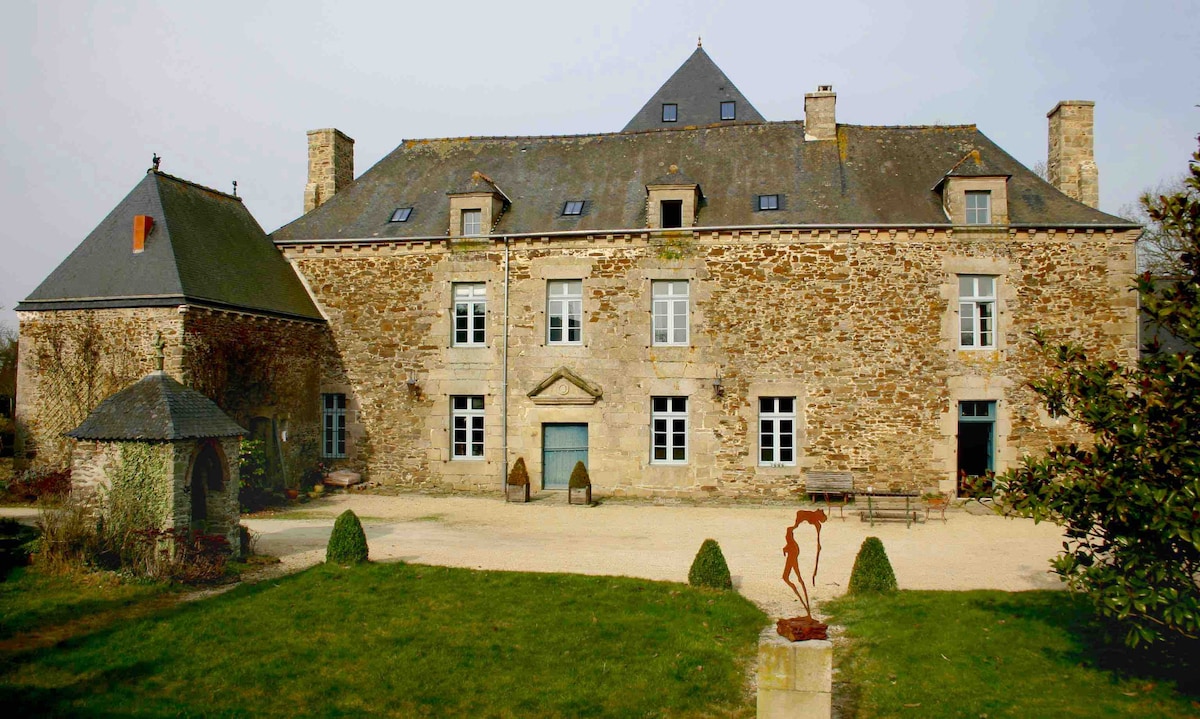 "Le Logis" Manoir le Plessix Madeuc, Corseul