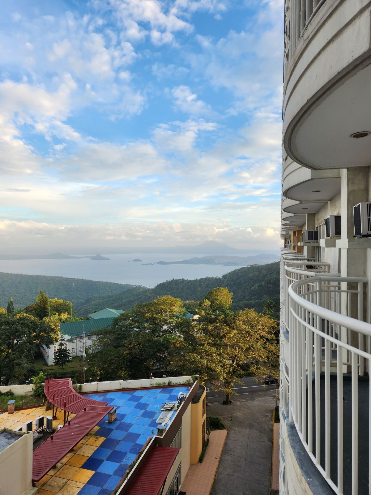 tJK Tagaytay_staycation_taal view
