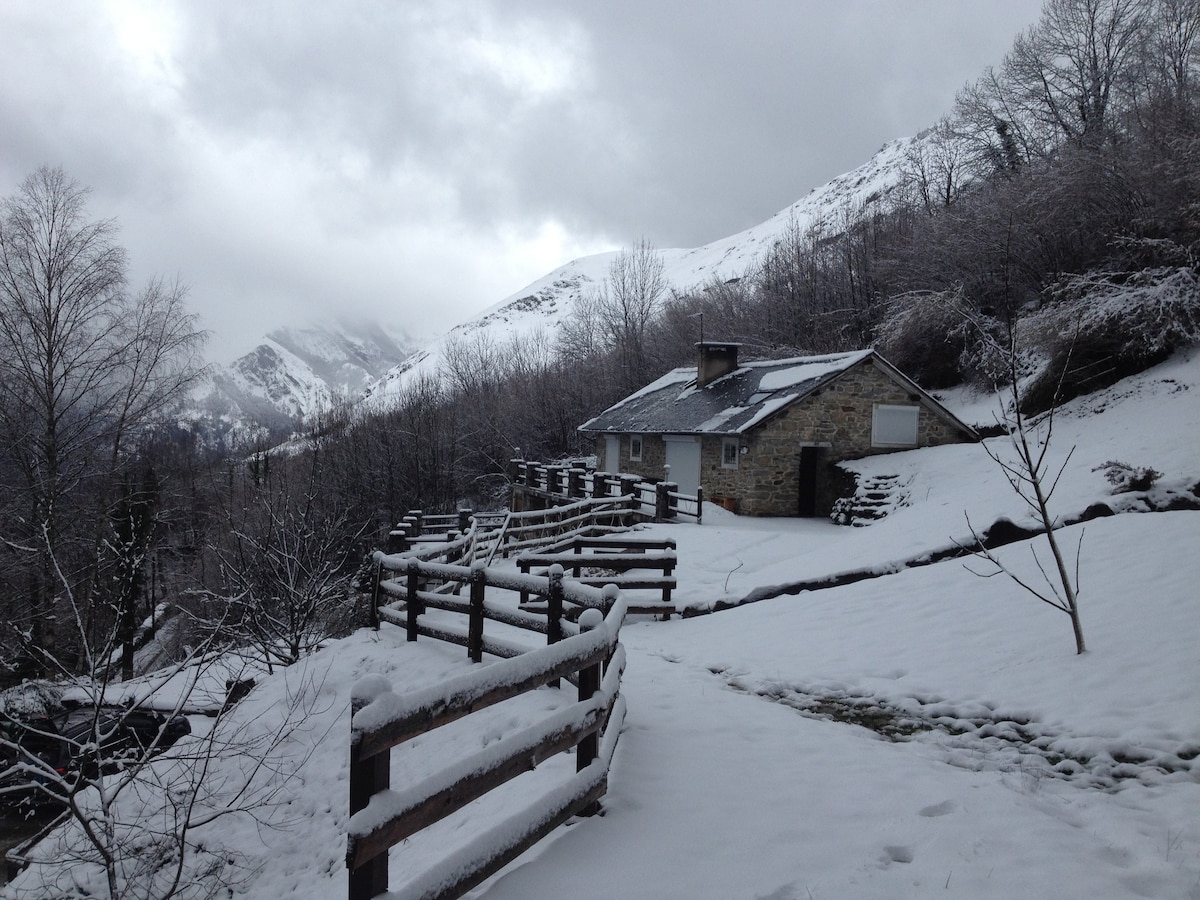 正宗舒适的小屋，景观非常好