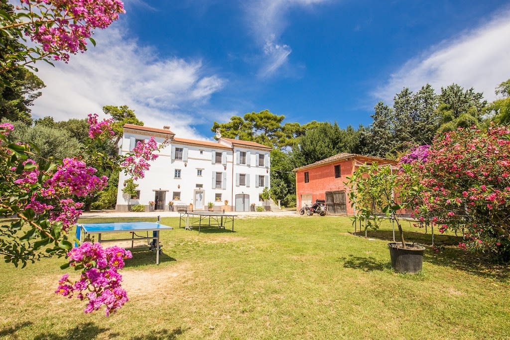 White Majestic Villa Near Conero Beaches