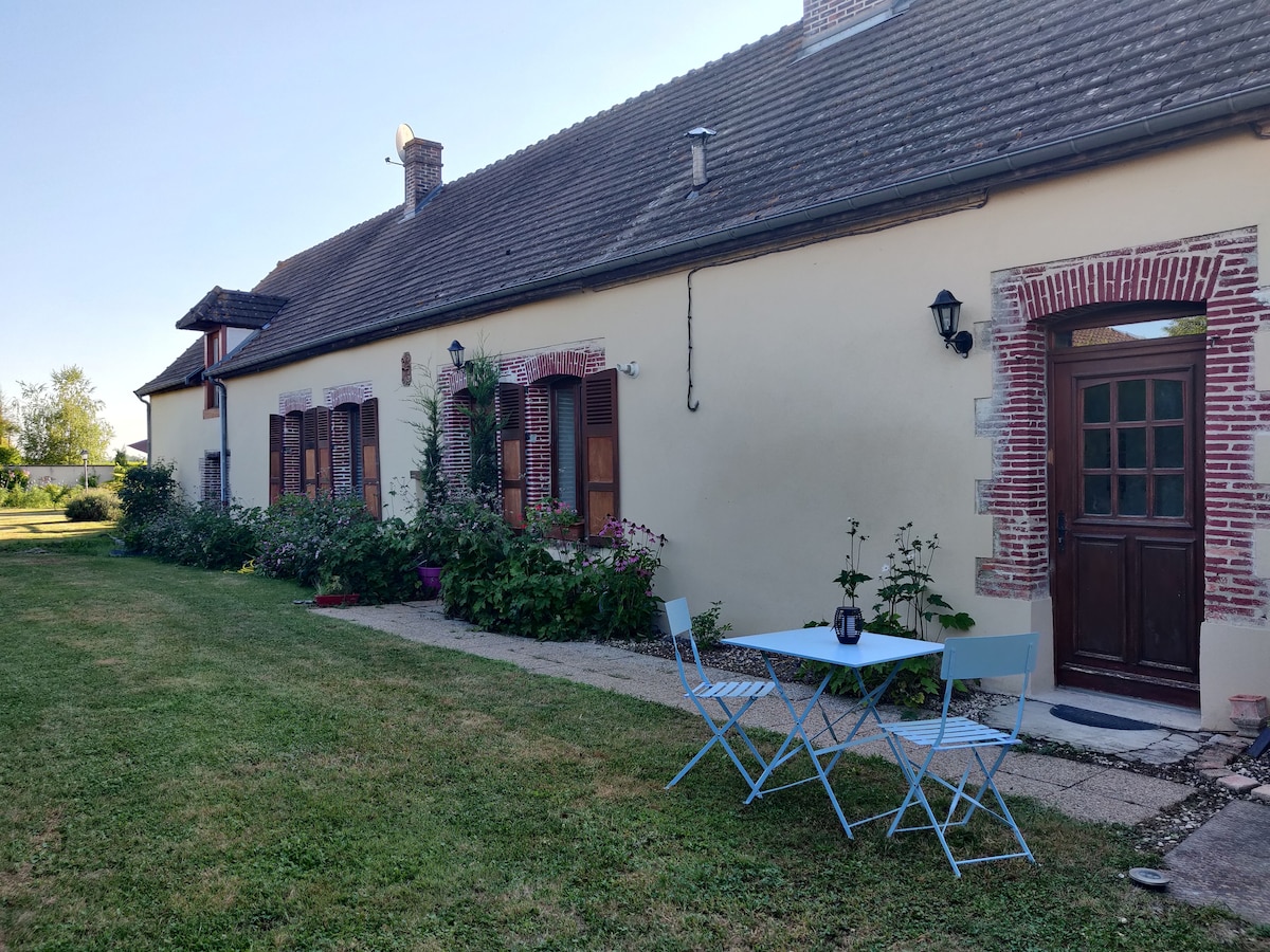 Studio indépendant dans longère