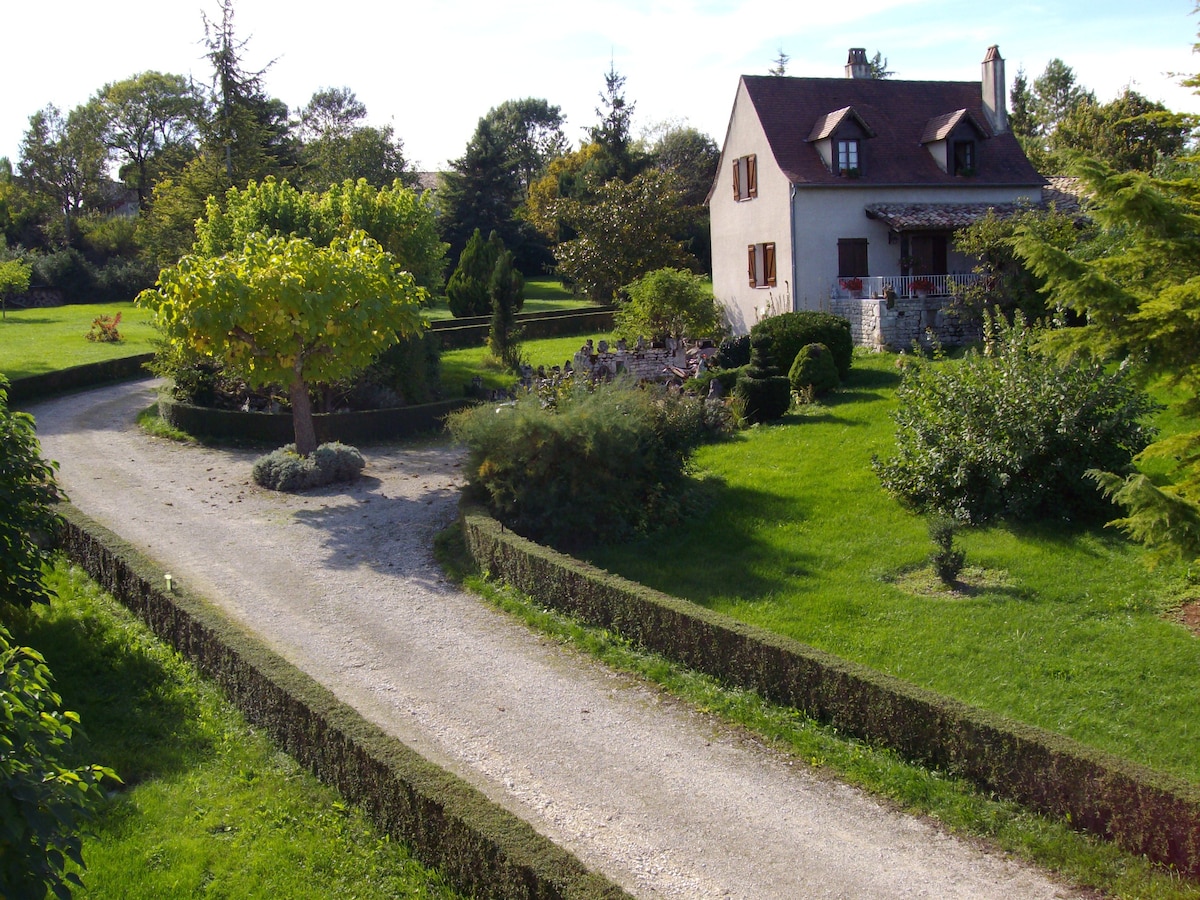 Maison 3 étoiles climatisée avec piscine