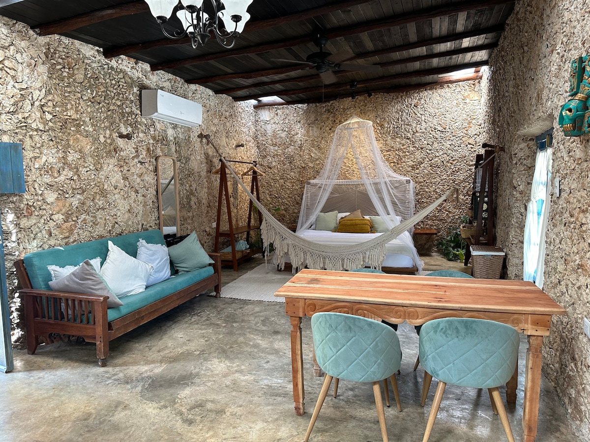 Cenotefront House距离Chichen Casa Yaxunah 20分钟车程