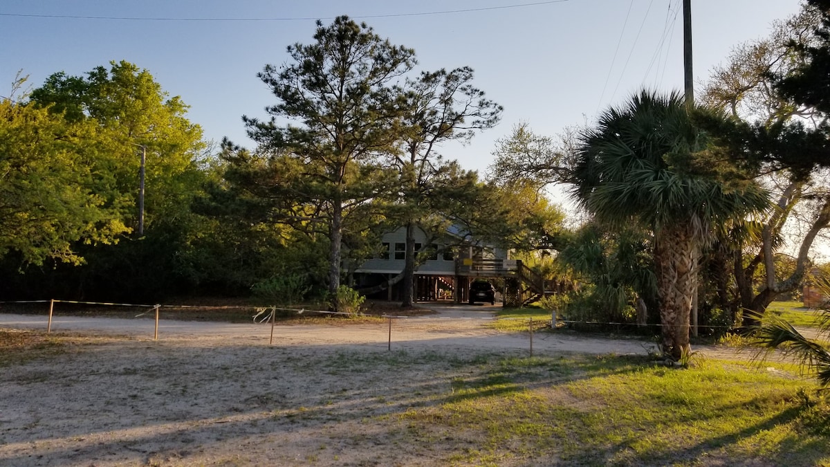 「Chaika」僻静、宽敞的埃迪斯托（ Edisto ）海滩漫步之家