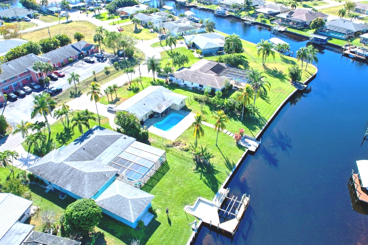 Waterfront, Outdoor kitchen, Heated Pool, Canal