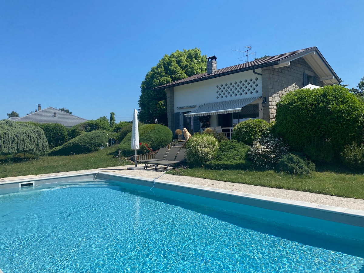 Great villa with a  pool , 100m from the lake