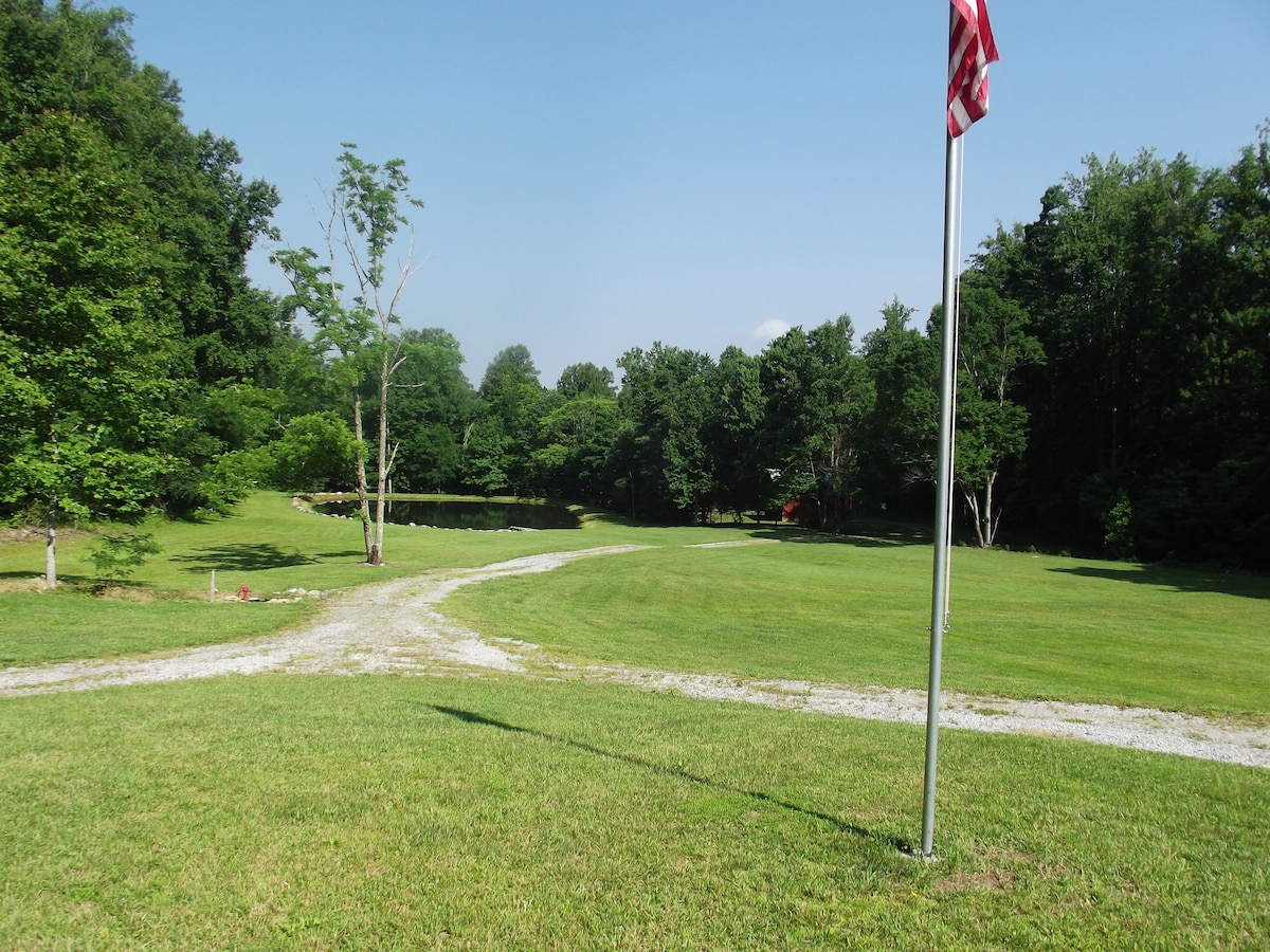 靠近加特林堡、鸽子锻炼场（ Pigeon Forge ）的宁静小木屋。