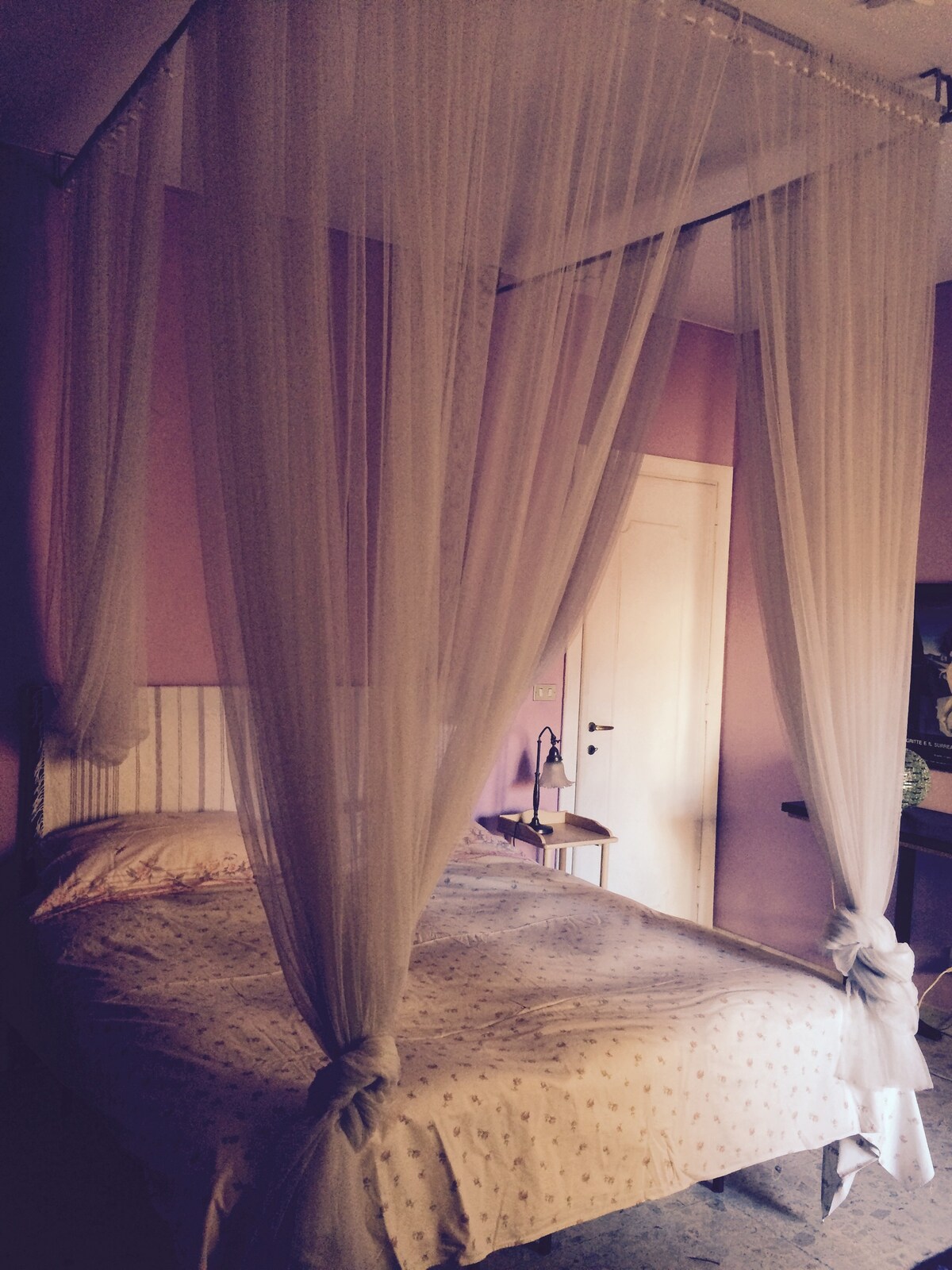 Trastevere room & private bathroom