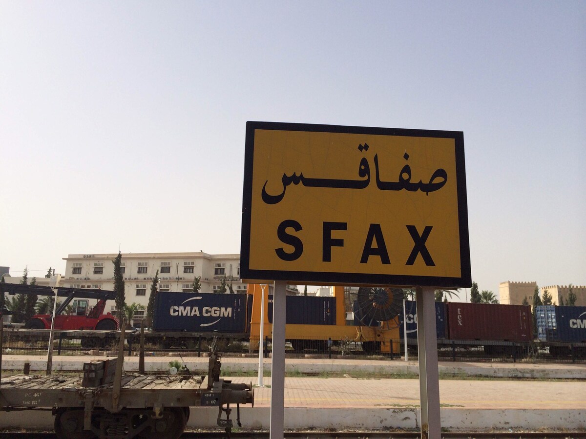 位于Saltnia Sfax的全新房源，家具齐全，令人惊叹