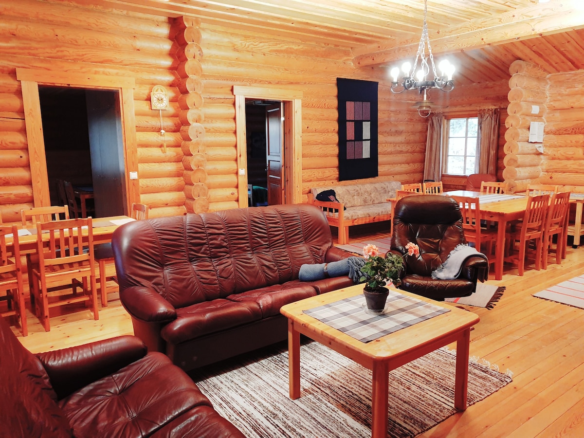 Holiday-Pälsilä ，美丽的湖滨小屋，带木质桑拿房
