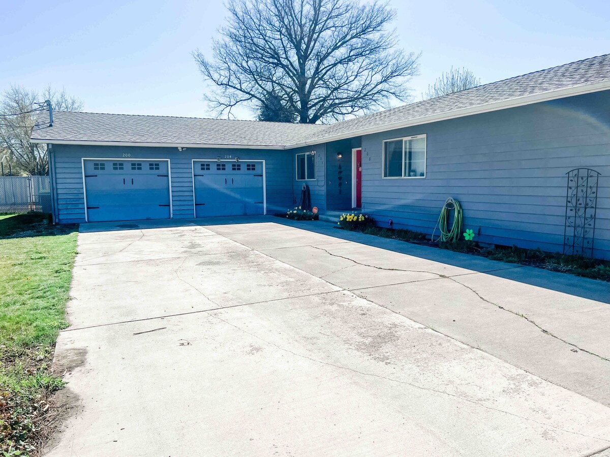 Cute and Updated Downtown Duplex