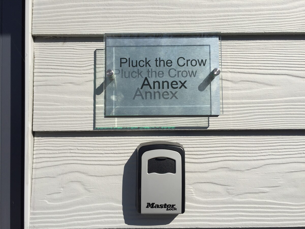 Pluck the Crow Annex (FI 00062 F)