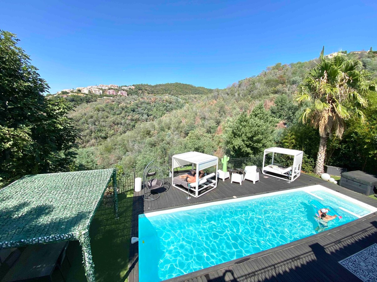 VILLA COLINA DELUXE Room Pool and Hill View