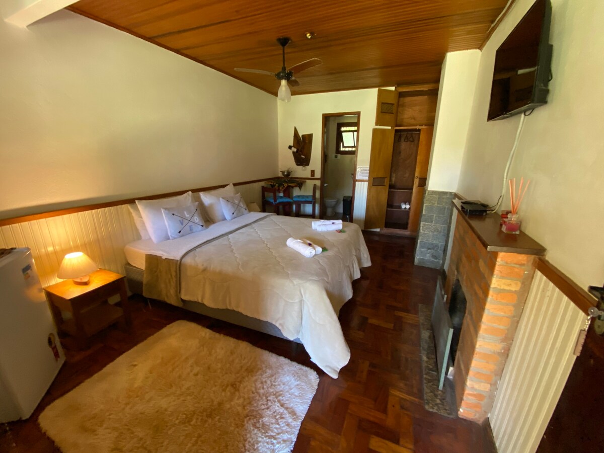 Suíte  BelaLiz, quarto para casal em Maringá Mg