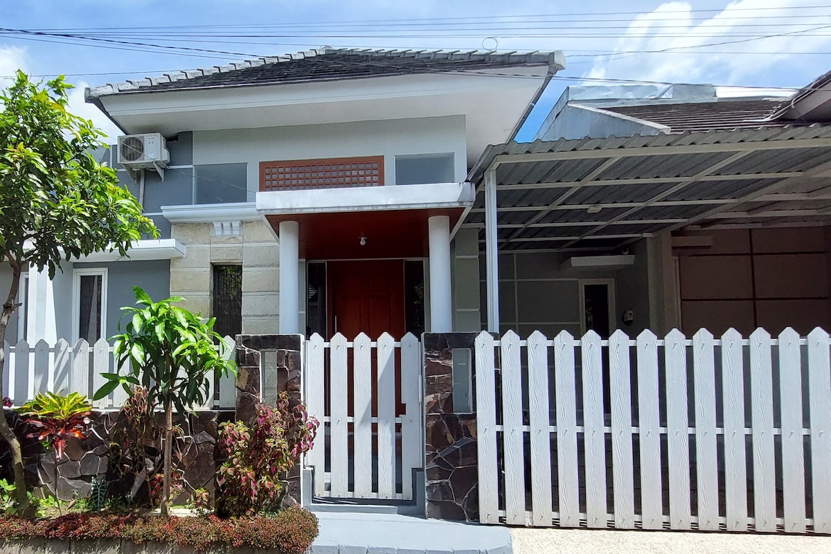 Rumah Singgah Asri Malang - Syariah寄宿家庭