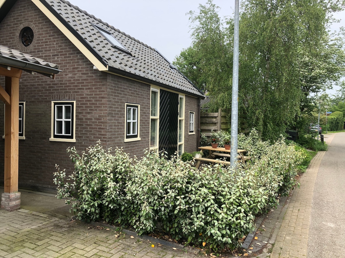 靠近阿尔克马尔（ Alkmaar ）和卑尔根（ Bergen ）的气氛小屋。