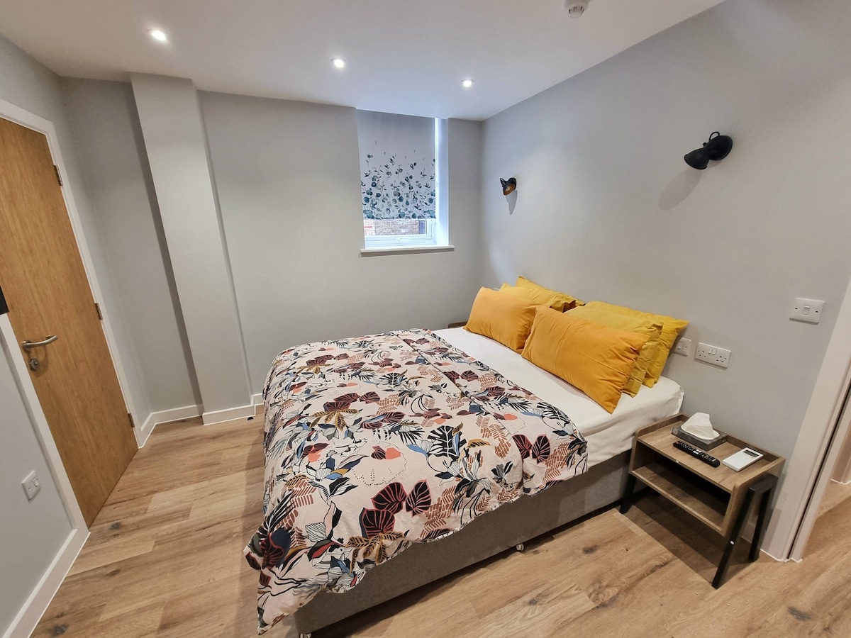 2 Bed Bromley High Street