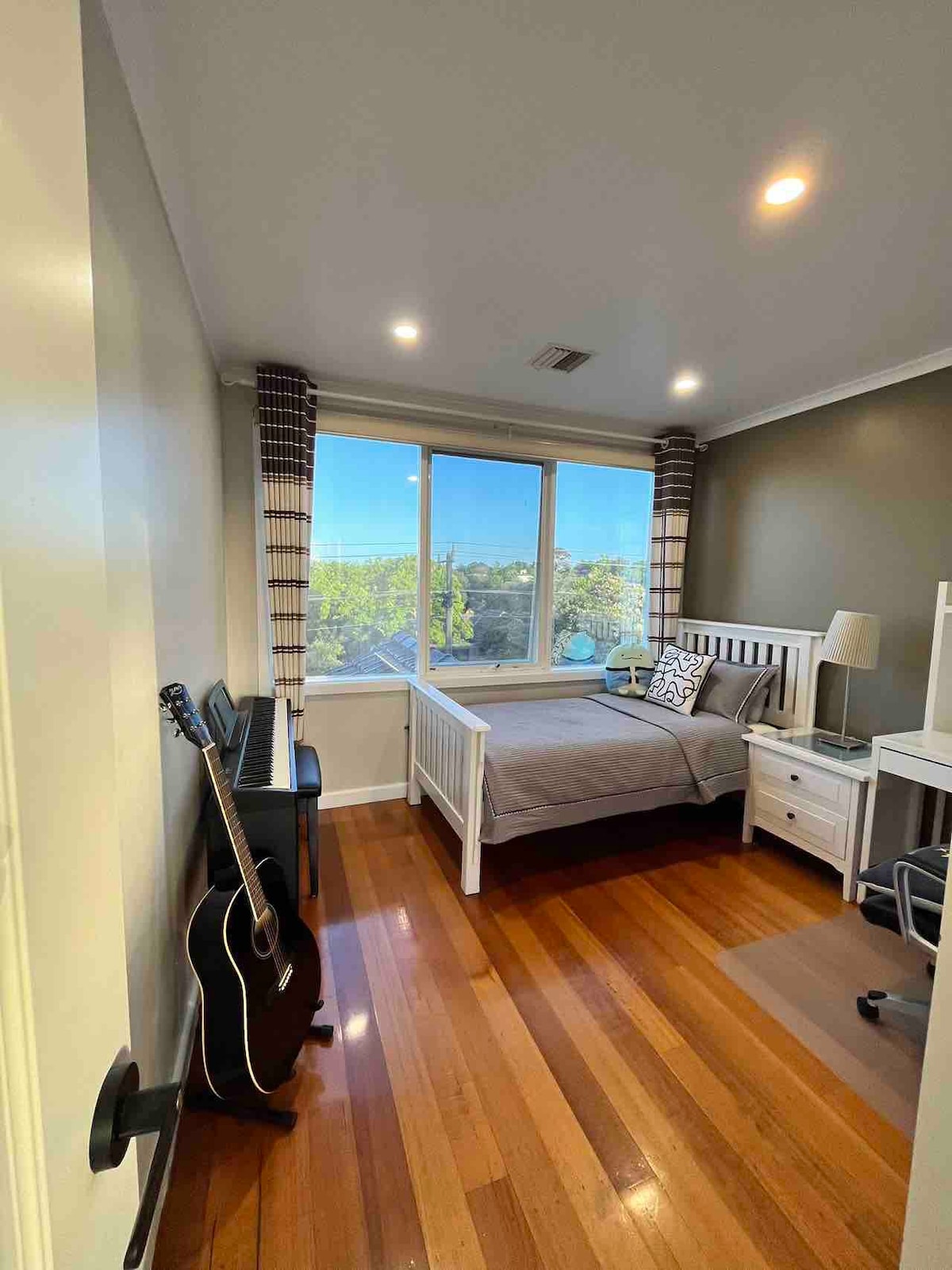 Melbourne Balwyn North single size private bedroom