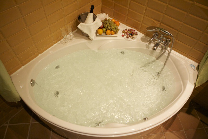 带按摩浴缸的套房，位于卢安科乡村酒店。