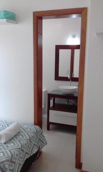 Suite em apartamento a 20 m do mar