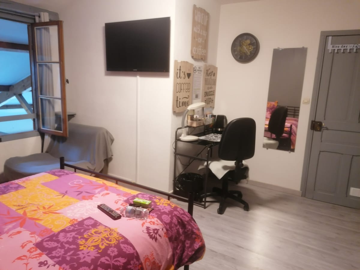 Chambre privée, wifi gratuit,  ventilateur, jardin