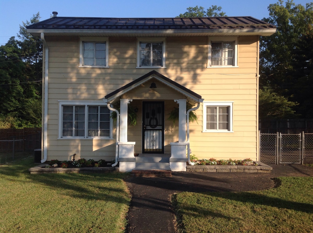 Paddock Carriage House