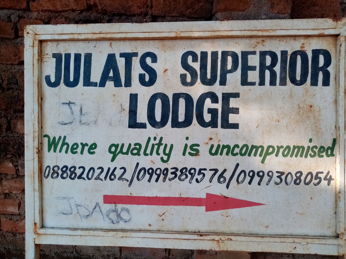 朱拉茨高级旅馆(Julats Superior Lodge
