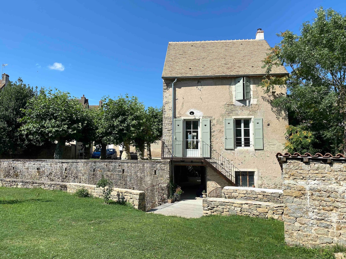 Jolie maison au bord du ruisseau