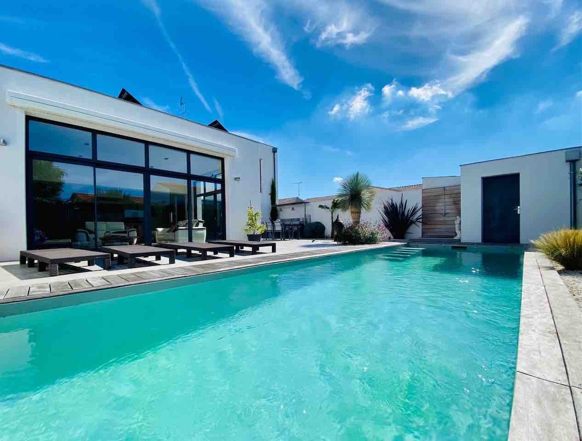 Superbe villa contemporaine avec piscine chauffée