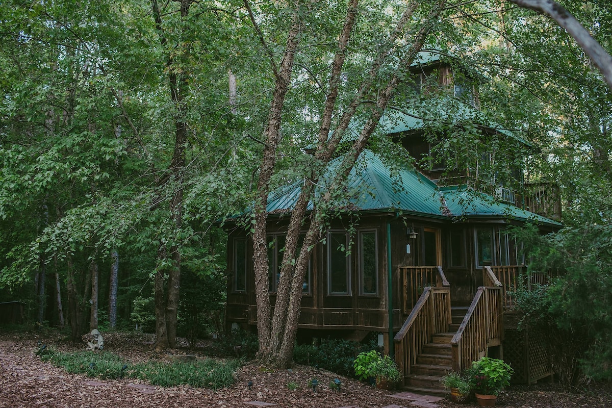 TreeHouse Retreat - A Sanctuary for the Soul