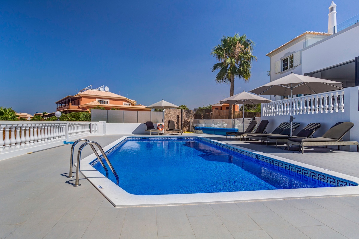 Casa do Sol - 4 bed villa with pool and sea view