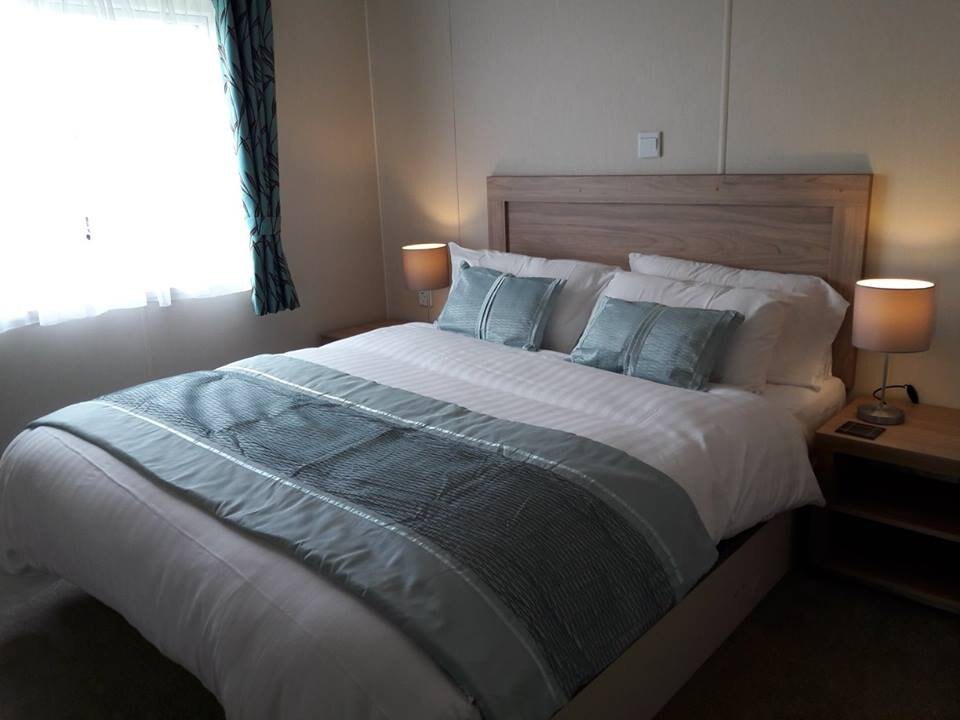 Beach-side Lodge on Holiday Park, sleeps 6