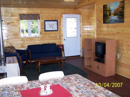 位于山区、瀑布和怀曼湖的私人小木屋