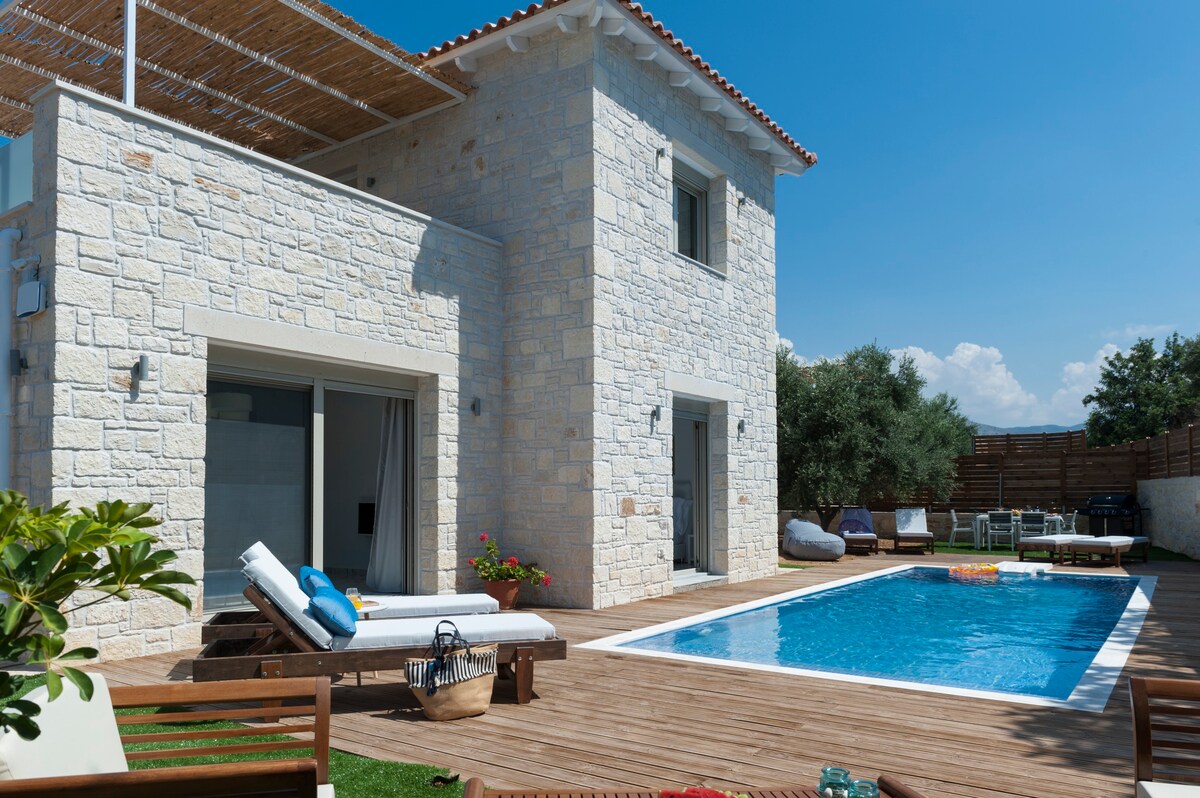 New Villa Prima 4bedroom, 38sq.m. pool & jacuzzi