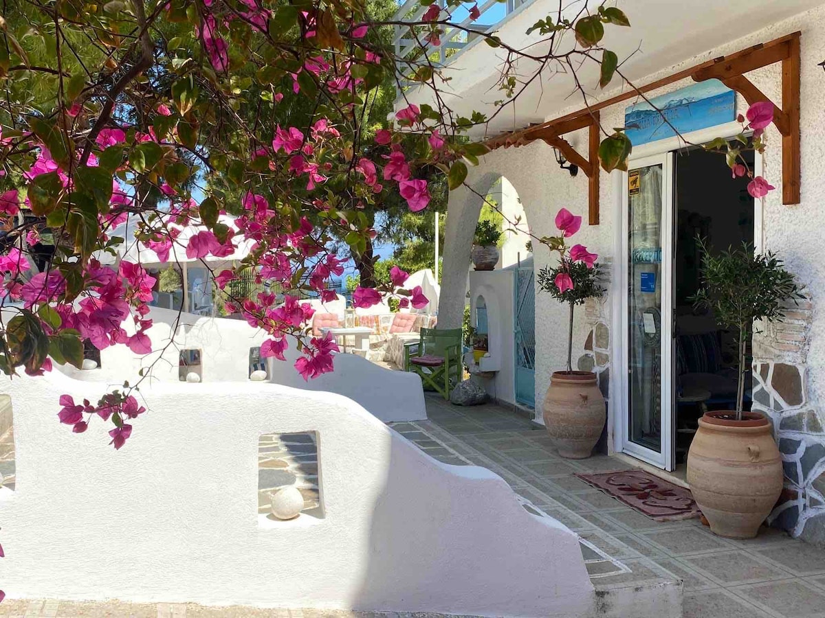 Sea view room for 2 . Villa Kapella Agistri island