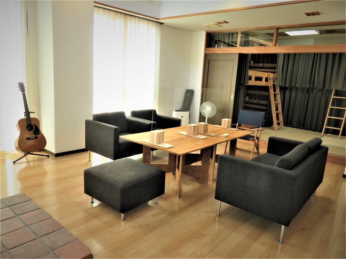 「Hitomi, Town, Life」/西式客房的◎住宿，最多可容纳3人