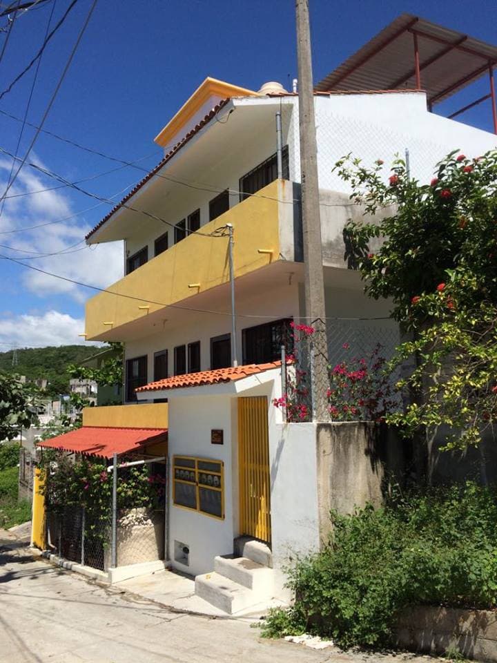 Estudio bonito, limpio y seguro con A/C  Huatulco