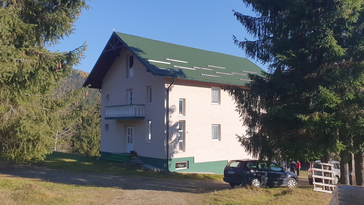 Cabana Zimbroaia 8 camere in Piatra Fântânele