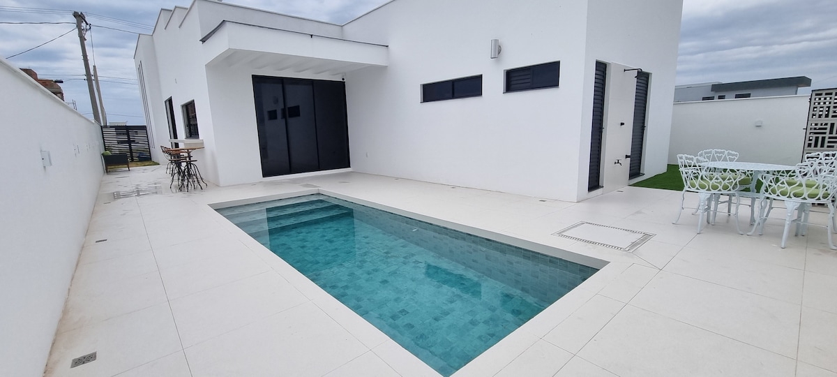 Casa em Condomínio Luxo -游泳池