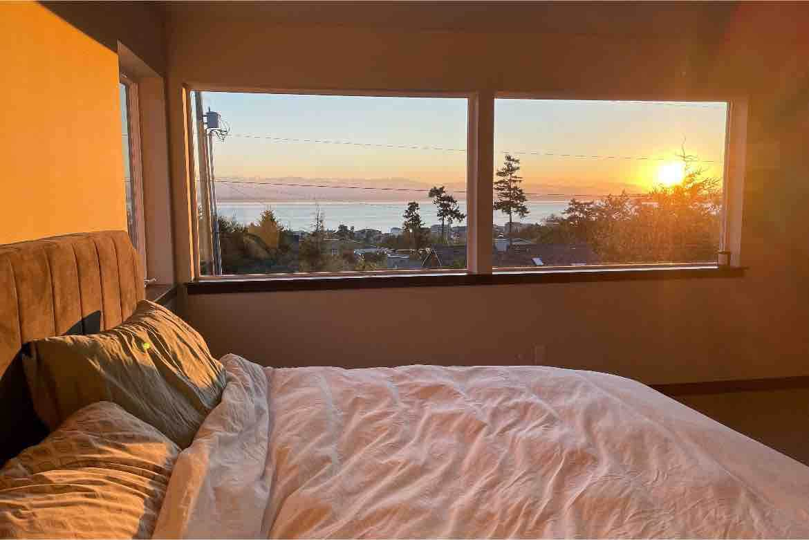 Halsey Haven! 3 BR Home w/ Stunning Views + Sauna!