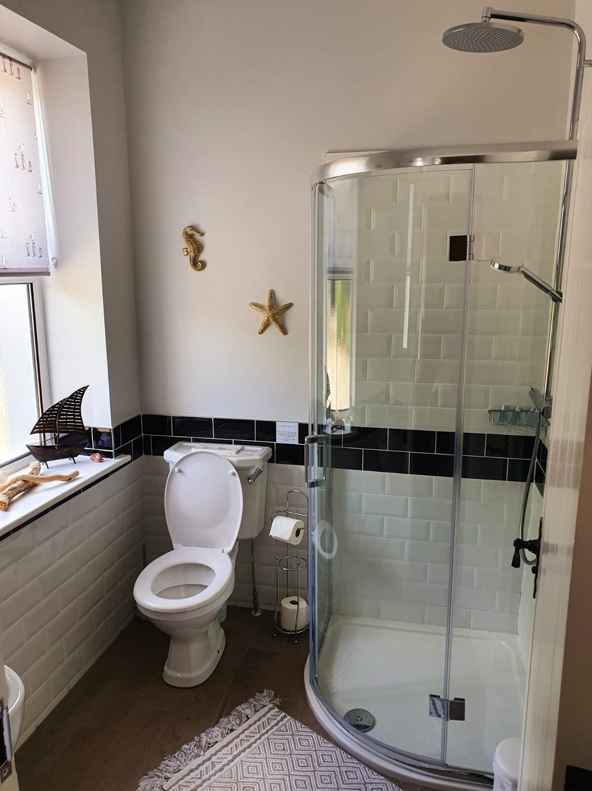 King-Deluxe-Ensuite with Shower-Garden View