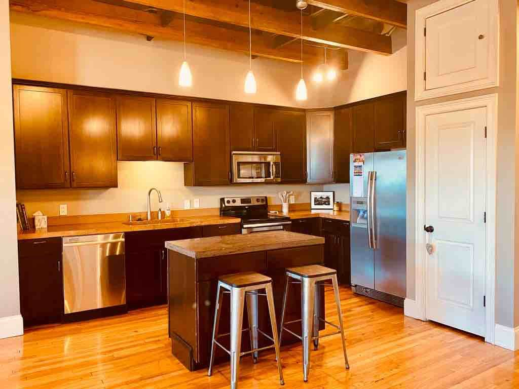 Spacious 1-bedroom loft in Historic Kingsport