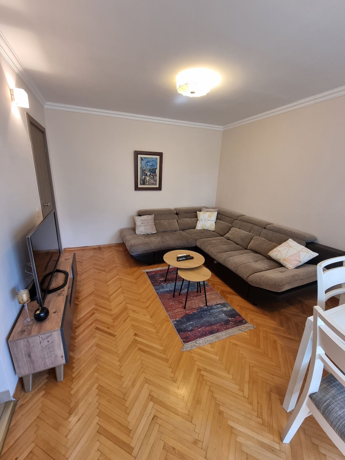 Apartment near Bus/Train Station