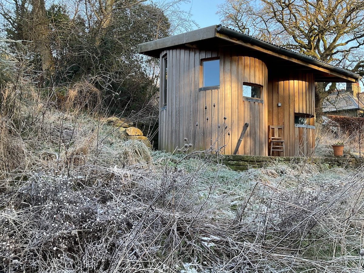 Cosy, Curved Glamping Cabin