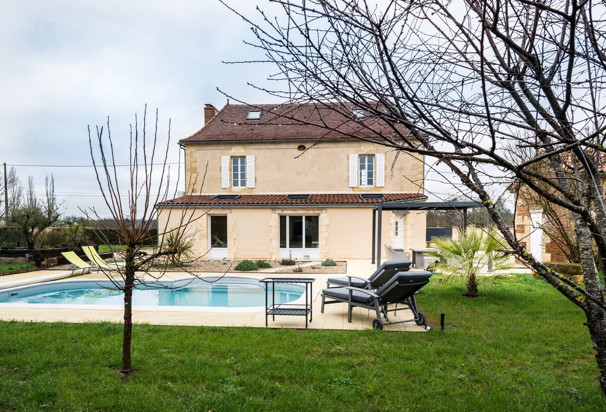 La Bastide : piscine chauffée, clim et pétanque